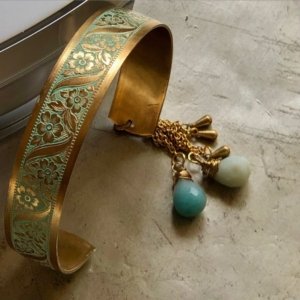 دستبند از سنگ آکوامارین اشکی